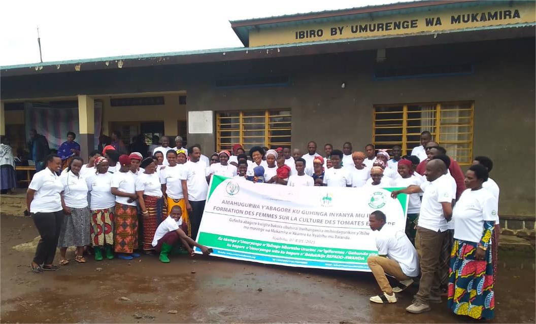 Formation sur la culture de tomates sous serre organisée à Mukamira dans le cadre du projet AFeHo